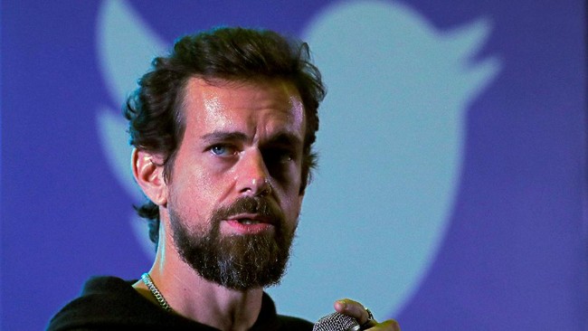 Mantan CEO Twitter Jack Dorsey mendebat cuitan CEO Tesla Elon Musk terkait algoritma twitter melalui sebuah utas.