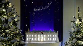 FOTO: Inspirasi Gemerlap Dekorasi Natal di Gedung Putih