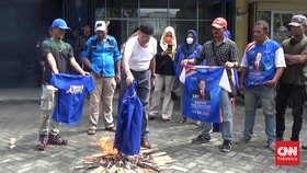 Musda Partai Demokrat Riau Kisruh, Kader Bakar Atribut dan KTA