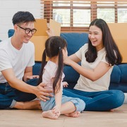 Talkative, 4 Zodiak yang Kalau Jadi Orang Tua Bakal Hobi Mendongeng