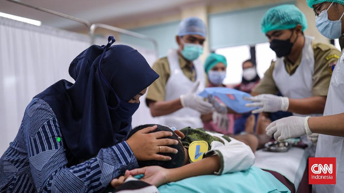 FOTO: Peringati Hari Kesehatan Nasional, Puskesmas Gelar Sunatan Masal