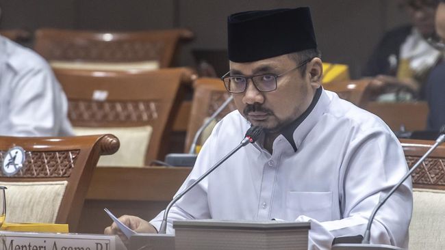 Alumni 212 mengecam Menteri Agama Yaqut Cholil Qoumas yang dinilai telah membandingkan suara azan dan gonggongan Anjing.