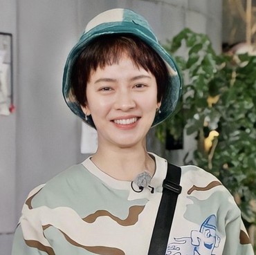 Bahas Tipe Ideal Pasangan, Song Ji Hyo Tegas Suka Pria dengan Perut Berisi