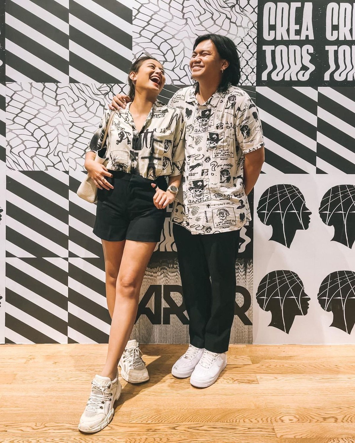 Rayakan Ultah&comma; Awkarin Menangis Haru saat Dilamar Gangga