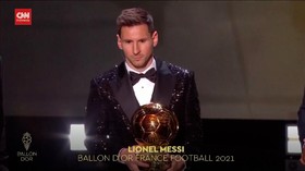 VIDEO: Sisihkan Lewandowski, Messi Raih Ballon D'or