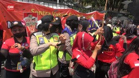 VIDEO: Sambil Joget Buruh Minta Ganjar Pranowo Naikkan UMP 16 Persen
