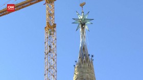 VIDEO: Instalasi Bintang Gaudi Dipasang di Sagrada Familia
