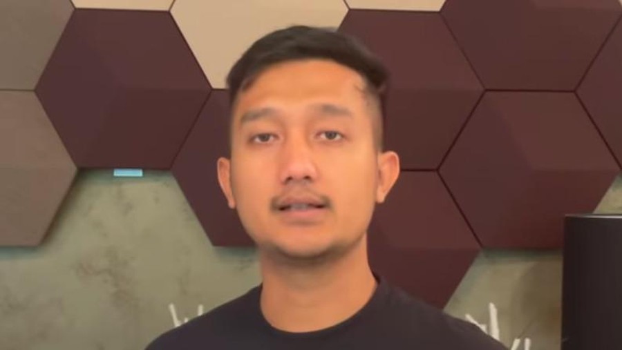 Tom Liwafa Tom Liwafa lelang buku untuk Gala