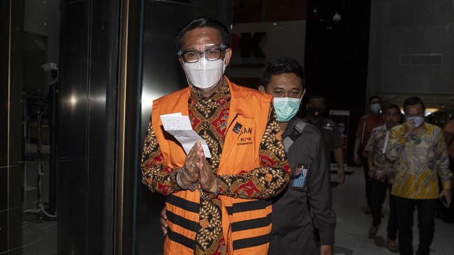 Gubernur nonaktif Sulsel Nurdin Abdullah menjalani hukuman 5 tahun penjara. Ia juga dihukum membayar uang pengganti sebesar Rp2,18 miliar dan Sin$350 ribu.