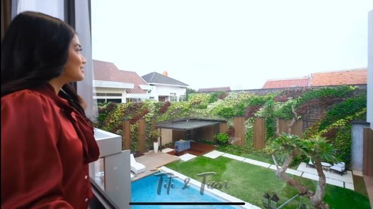 Rumah mewah baru impian Titi Kamal dan Christian Sugiono akhirnya selesai setelah dua tahun dibangun&period; Yuk intip potretnya&excl;