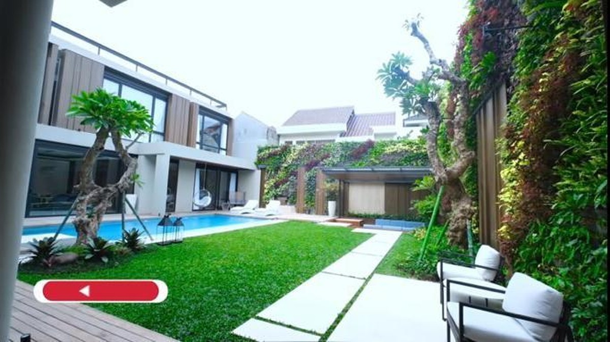 Rumah mewah baru impian Titi Kamal dan Christian Sugiono akhirnya selesai setelah dua tahun dibangun&period; Yuk intip potretnya&excl;