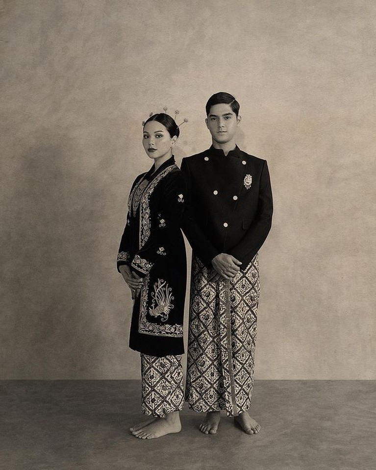 5 Pemotretan Al Ghazali dan Alyssa Daguise Pakai Baju Adat Jawa Disorot Baru-baru ini Al Ghazali dan Alyssa Daguise melakukan pemotretan memakai baju adat Jawa jadi sorotan. Yuk kita intip!
