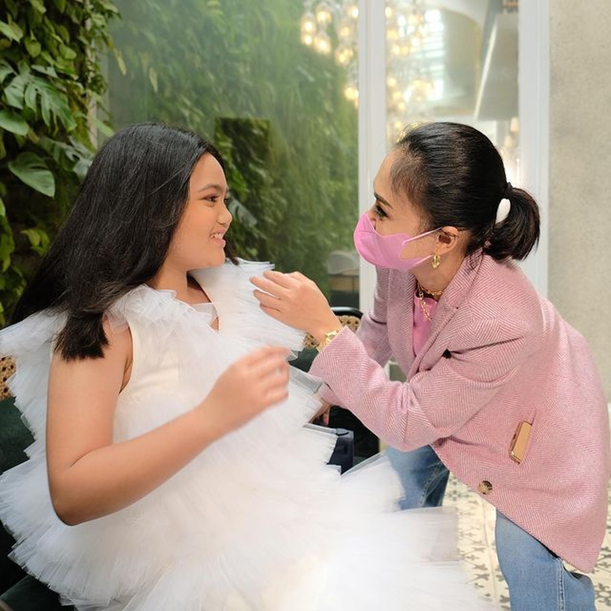 Amora putri Krisdayanti dan Raul Lemos tampak cantik dengan penampilan rambut terbarunya&period; Yuk intip&excl;