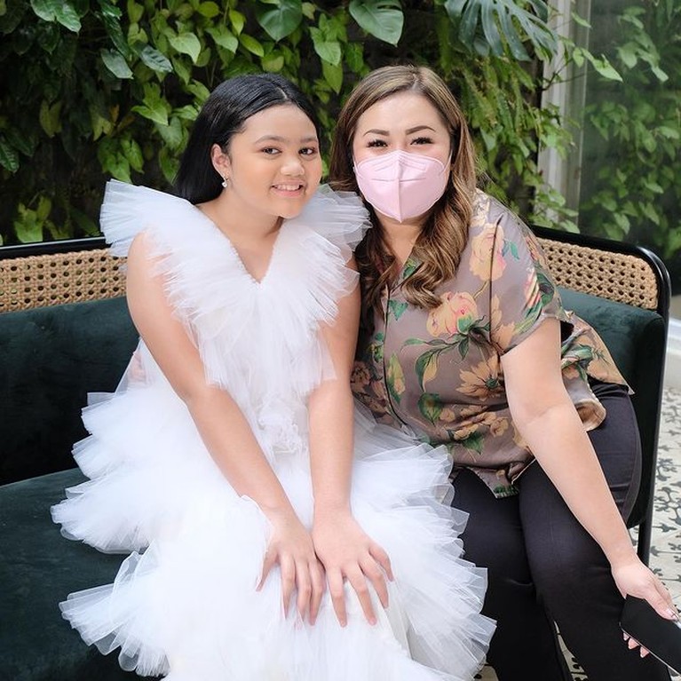 6 Potret Penampilan Terbaru Amora Putri Krisdayanti & Raul Lemos Amora putri Krisdayanti dan Raul Lemos tampak cantik dengan penampilan rambut terbarunya. Yuk intip!