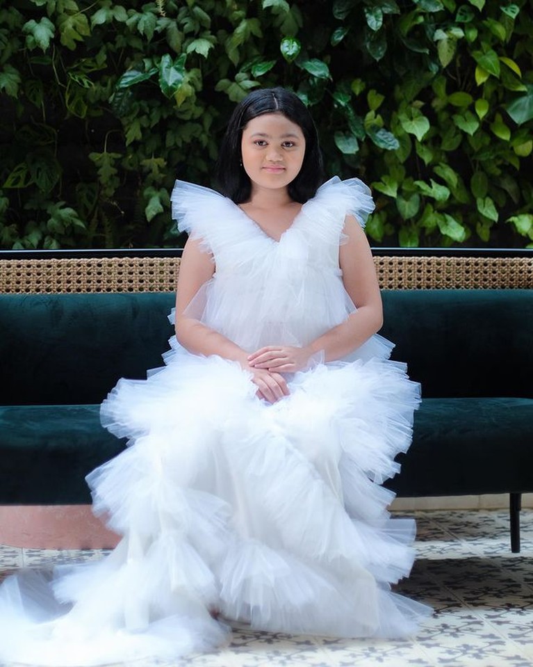 6 Potret Penampilan Terbaru Amora Putri Krisdayanti & Raul Lemos Amora putri Krisdayanti dan Raul Lemos tampak cantik dengan penampilan rambut terbarunya. Yuk intip!