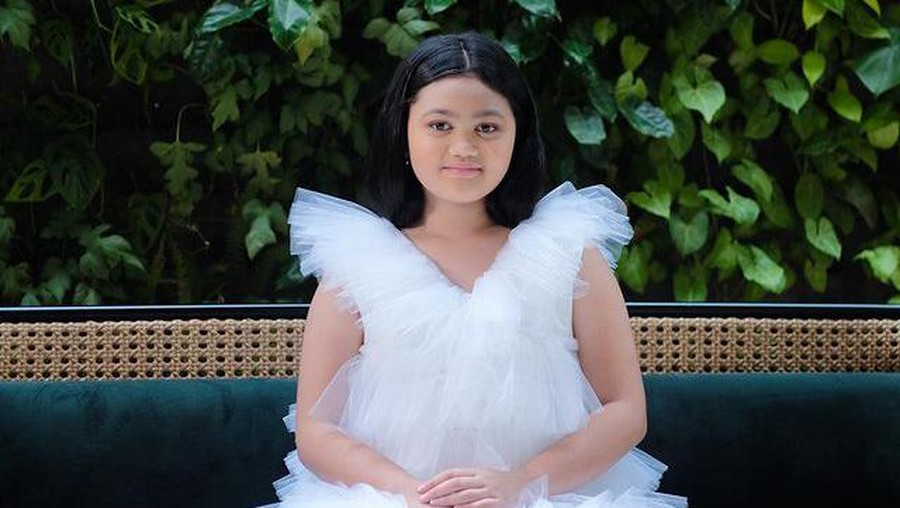 6 Potret Penampilan Terbaru Amora Putri Krisdayanti & Raul Lemos Amora putri Krisdayanti dan Raul Lemos tampak cantik dengan penampilan rambut terbarunya. Yuk intip!