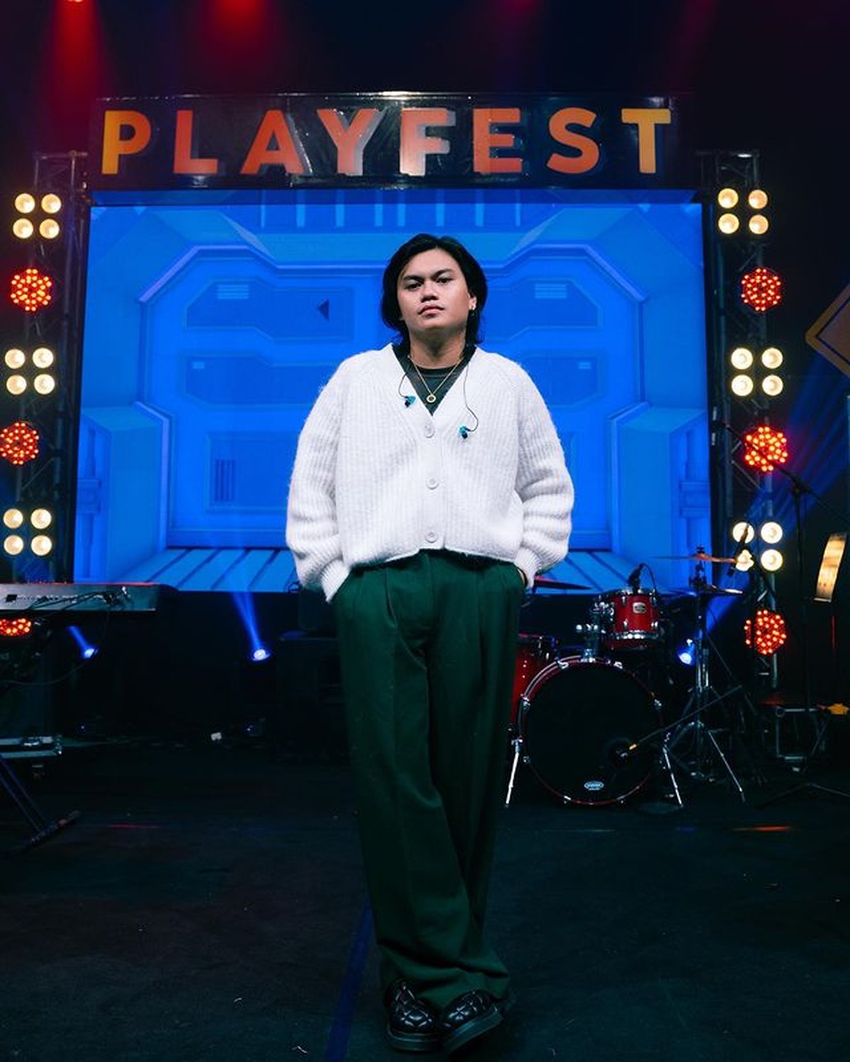 Awkarin baru saja membagikan kabar bahagianya dilamar sang kekasih&comma; Gangga Kusuma&period; Yuk kita intip potret Gangga&excl;