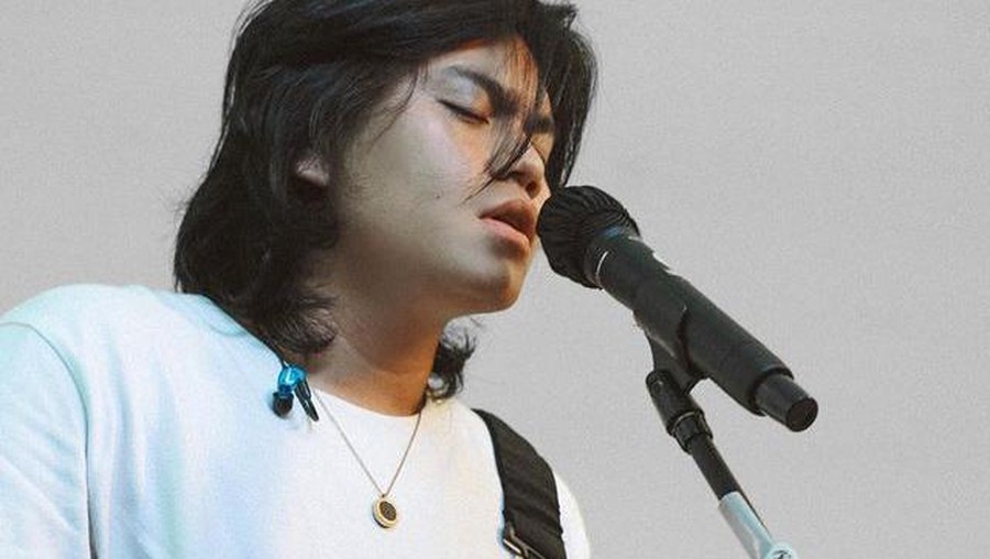 7 Potret Tampan Gangga Kusuma Calon Suami Awkarin yang Beda Agama Awkarin baru saja membagikan kabar bahagianya dilamar sang kekasih, Gangga Kusuma. Yuk kita intip potret Gangga!