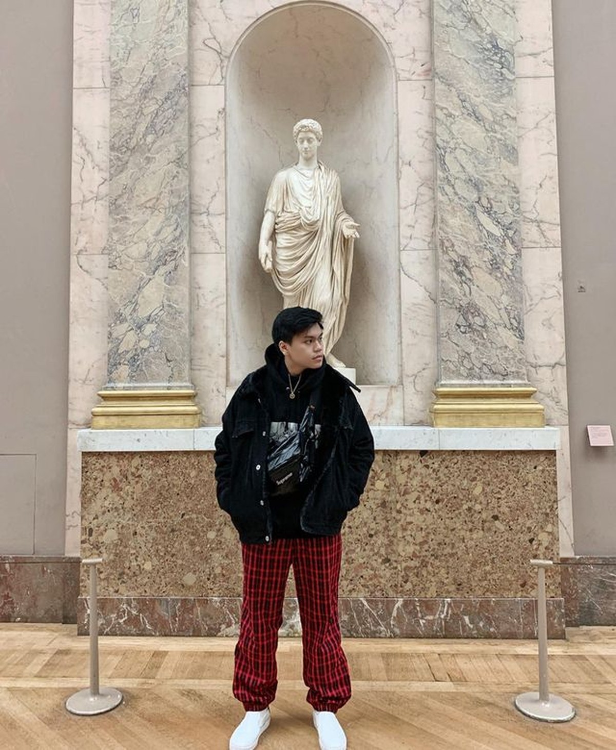 Awkarin baru saja membagikan kabar bahagianya dilamar sang kekasih&comma; Gangga Kusuma&period; Yuk kita intip potret Gangga&excl;