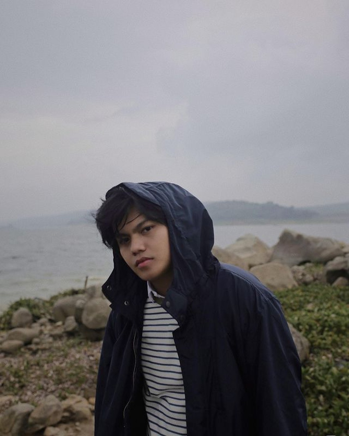 Awkarin baru saja membagikan kabar bahagianya dilamar sang kekasih&comma; Gangga Kusuma&period; Yuk kita intip potret Gangga&excl;