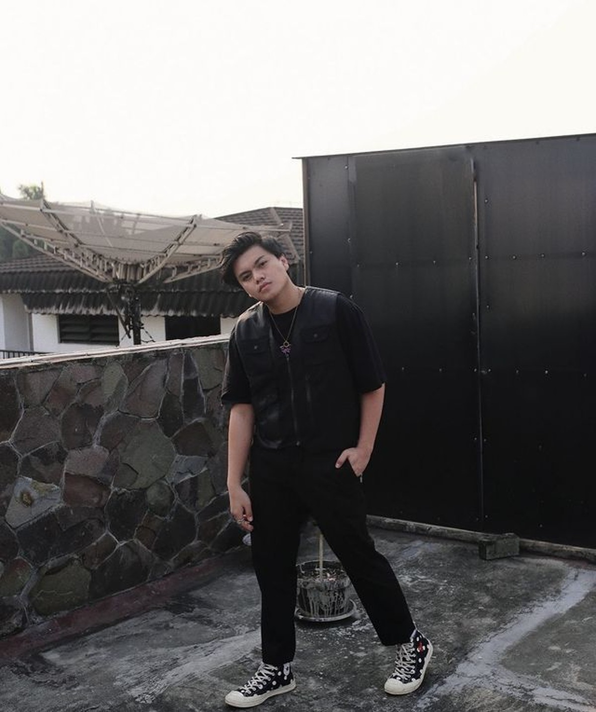 Awkarin baru saja membagikan kabar bahagianya dilamar sang kekasih&comma; Gangga Kusuma&period; Yuk kita intip potret Gangga&excl;