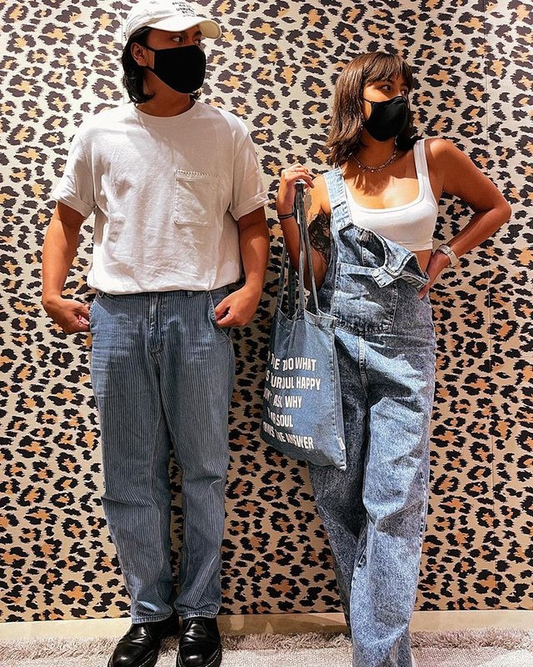 8 Potret Couple Style Awkarin & Gangga Kusuma, Kece & Kompak! Awkarin baru saja mengumumkan kabar bahagia dilamar sang kekasih, Gangga. Mereka pun jadi sorotan, intip style kompak mereka!