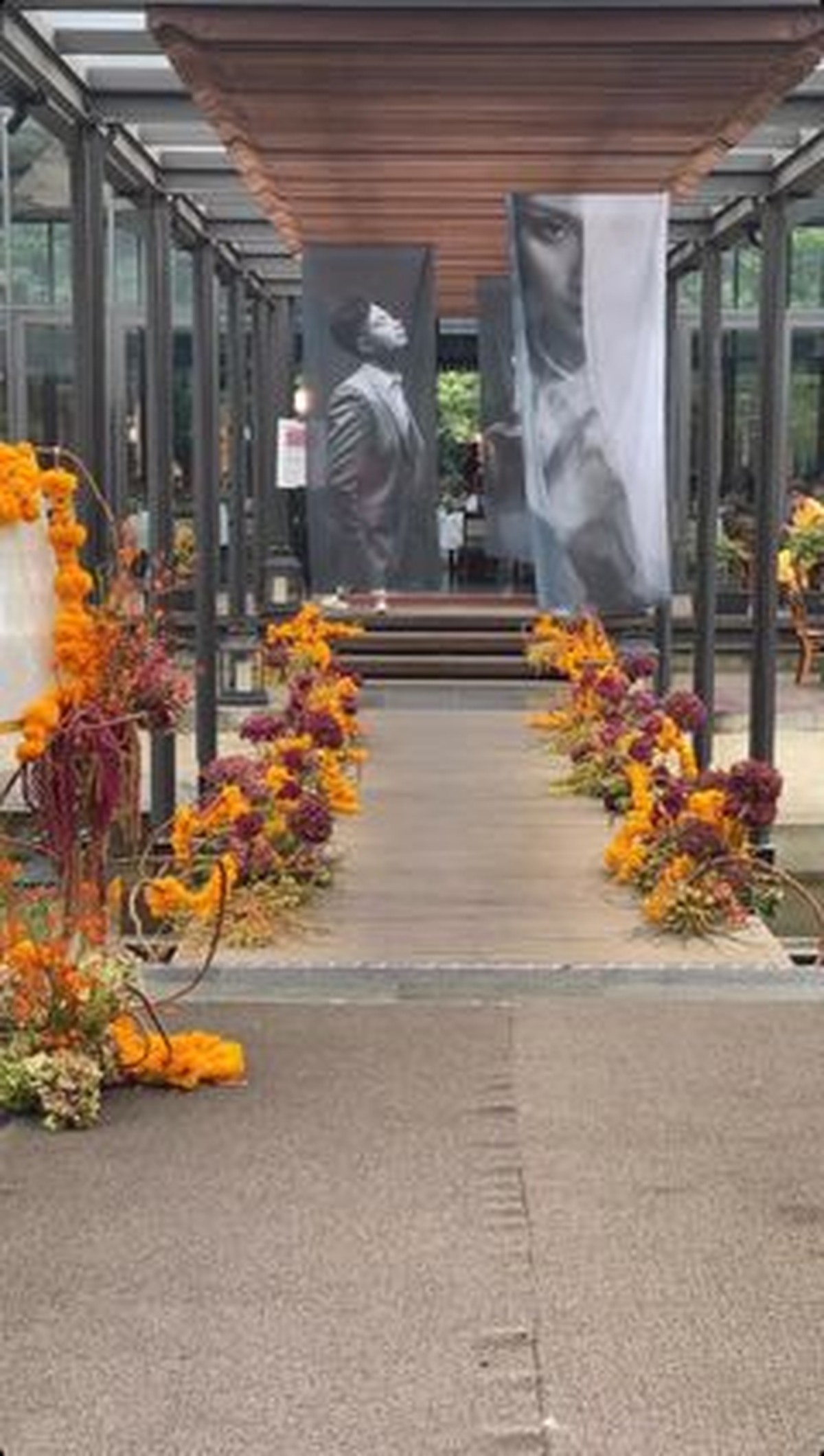 Vidi Aldiano dan Sheila Dara Aisha gelar acara tunangan hari ini Rabu &lpar;1&sol;11&rpar; secara tertutup&period; Yuk intip momennya&excl;