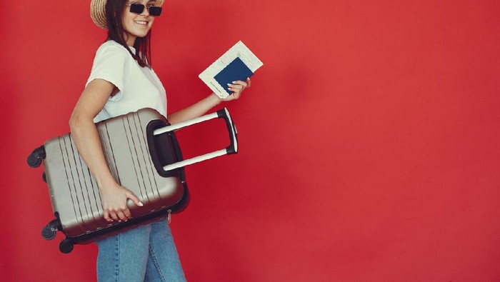 Hobi Traveling? Ini 7 Cara Menghemat Biaya Tiket Pesawat, Salah Satunya Bepergian di Hari Tertentu