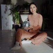 Bukan Hanya Soal Gaya Hidup, Kebiasaan Duduk di Lantai Juga Bikin Panjang Umur, Lho!
