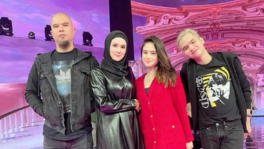 img-title Tak Anggap Orang Tua, Ini Panggilan Dul untuk Mulan Jameela