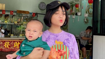 img-title Segini Pendapatan YouTubers yang Undang Fuji Adik Mendiang Bibi Andriansyah