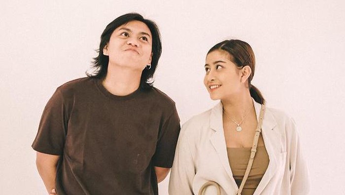 Dilamar Sang Kekasih, Inilah Gaya Kompak Awkarin dan Gangga, Couple Goals Banget!