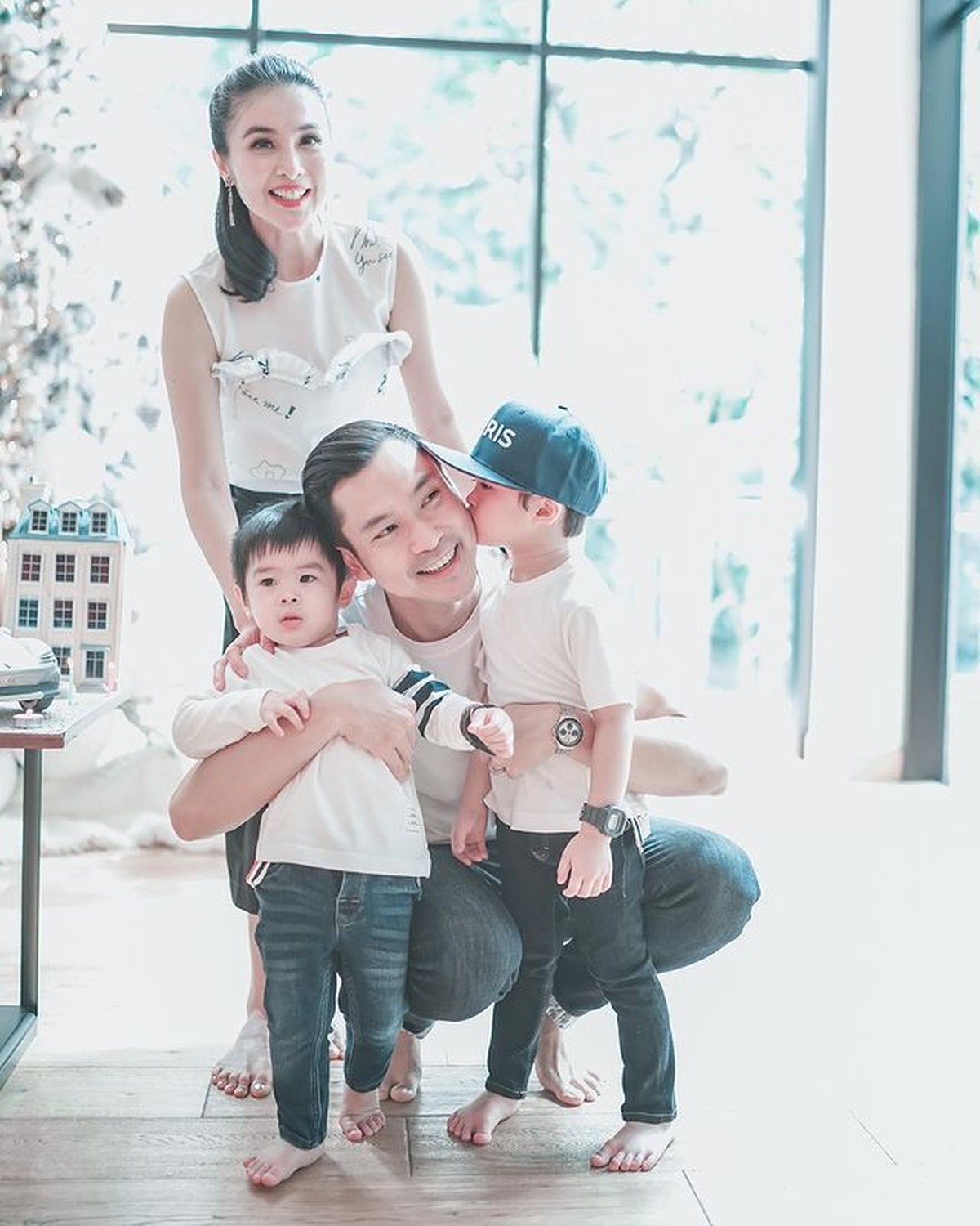 Harvey Moeis&comma; Suami Sandra Dewi baru saja merayakan ulang tahunnya yang ke 36&period; Yuk intip momen ultahnya&excl;