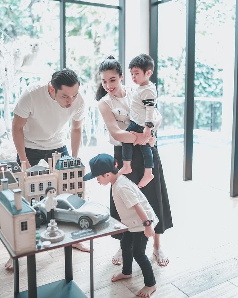 Harvey Moeis, Suami Sandra Dewi baru saja merayakan ulang tahunnya yang ke 36. Yuk intip momen ultahnya!