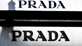 Prada Lirik Pasar Busana Branded Bekas