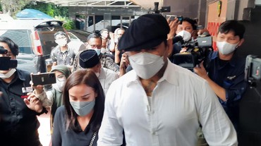 img-title Ibunda Sakit, Jerinx Ajukan Permohonan Jadi Tahanan Kota ke Hakim