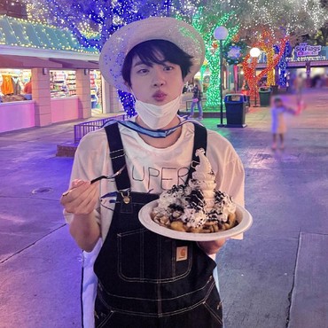 Lirik Lagu Super Tuna - Jin BTS