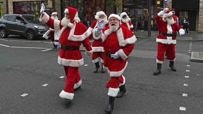 FOTO: Sinterklas Sibuk Sekolah Jelang Natal