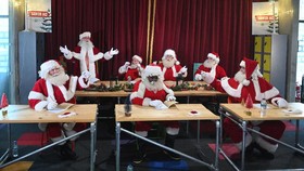 FOTO: Sinterklas Sibuk Sekolah Jelang Natal