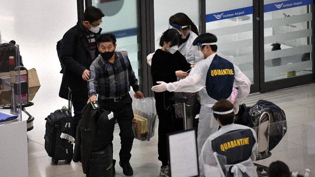 Korsel akan mencabut aturan wajib masker di dalam ruangan per 30 Januari mendatang di tengah kasus Covid-19 China yang 'meledak'.