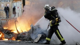 Kenapa Mobil Listrik Terbakar Sulit Dipadamkan?