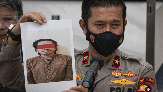 Polri menyebut dua tersangka teroris di Luwu Timur, Sulsel, bertugas menyiapkan tempat penginapan dan senjata jaringan JI.