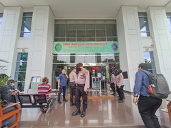 300 Personel Gabungan Amankan Sidang Perdana Munarman di PN Jaktim