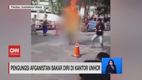 VIDEO: Pengungsi Afganistan Bakar Diri di Kantor UNHCR