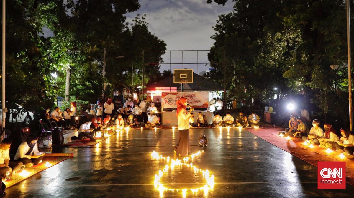 FOTO: Cahaya Temaram di Malam Renungan Hari AIDS Sedunia