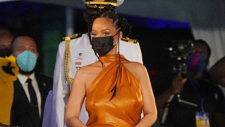 Rihanna Dinobatkan sebagai Pahlawan Nasional Negara Republik Barbados Rihanna Dinobatkan sebagai Pahlawan Nasional Negara Republik Barbados