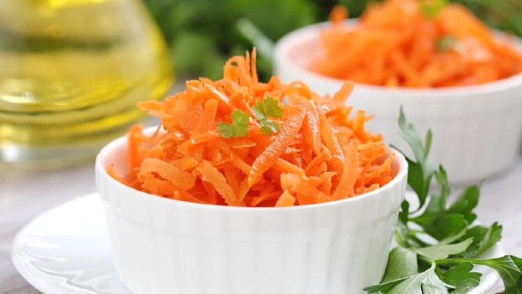 Salad with fresh carrot and oil