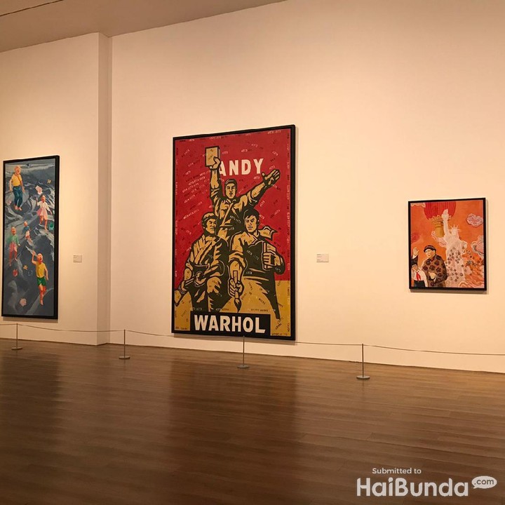 <p>Museum Macan menyediakan berbagai karya seni yang bisa Bunda dan Si Kecil nikmati, nih. Di dalamnya terdapat banyak lukisan dan karya seni lainnya, lho. (Foto: Dokumentasi Pribadi HaiBunda)</p>