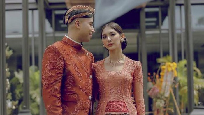 Sempat Diwarnai Putus Nyambung, Vidi Aldiano Akhirnya Resmi Melamar Sheila Dara Sempat Diwarnai Putus Nyambung, Vidi Aldiano Akhirnya Resmi Melamar Sheila Dara