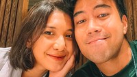 Posting Alat Mandi Bayi di Instagram, Vidi Aldiano Beri Petunjuk Sheila Dara Hamil?
